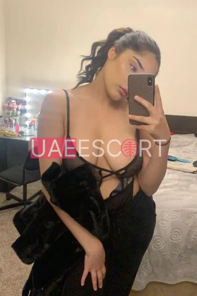 Jenni, bust size B, height 165, weight 50, age 28