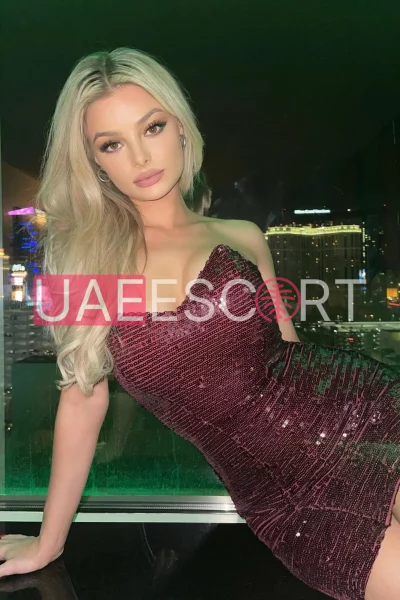 Kylie, bust size D, height 169, weight 66, age 24