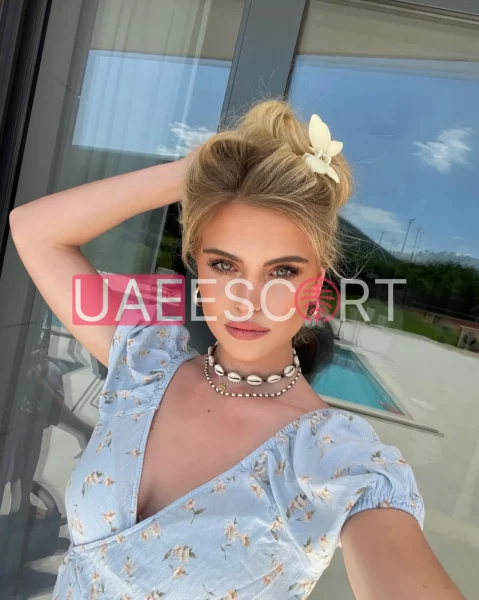 Carlyn, bust size B, height 170, weight 54, age 28, photo 3