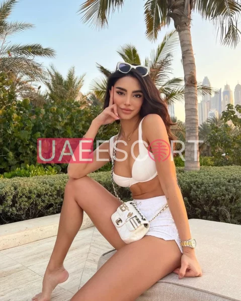 Janine, bust size B, height 170, weight 53, age 25, photo 3