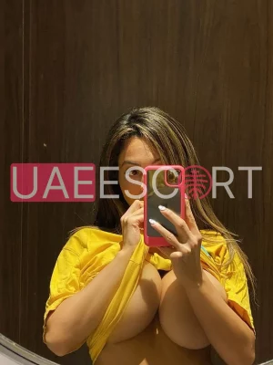 Daniella , bust size D, height 170, weight 60, age 26