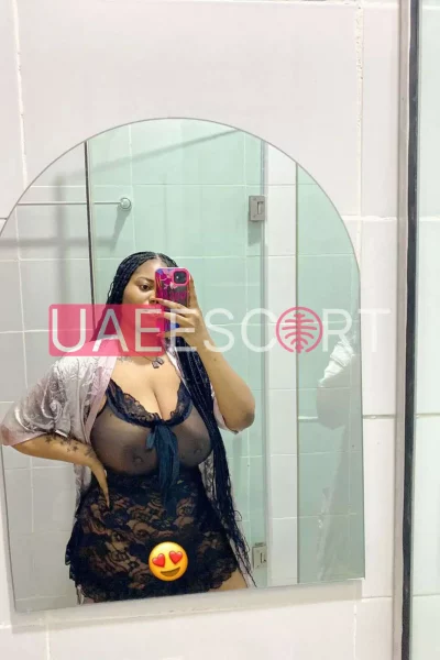 Desi, bust size C, height 156, weight 77, age 26