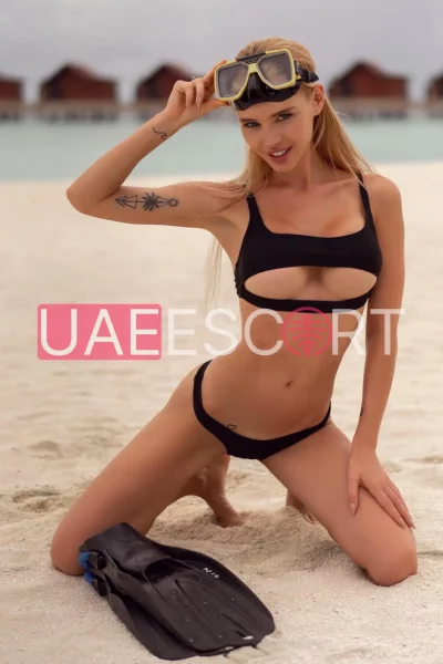 Gwen, bust size D, height 171, weight 65, age 25