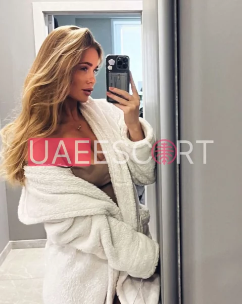 Charlotte, bust size B, height 169, weight 51, age 25, photo 4
