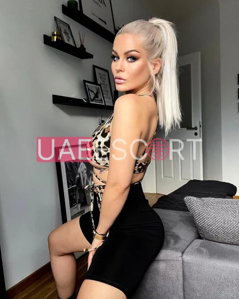 Alyse, bust size B, height 168, weight 54, age 29, photo 4
