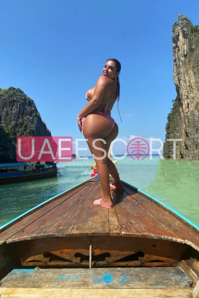 Ara, bust size D, height 170, weight 60, age 29