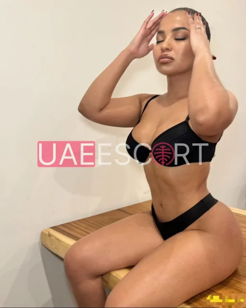 Joelle, bust size C, height 168, weight 50, age 20, photo 4