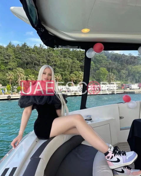 Janelle-477, bust size B, height 169, weight 55, age 22, photo 4