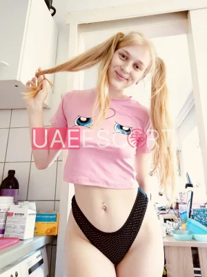Jolie , bust size D, height 180, weight 68, age 23