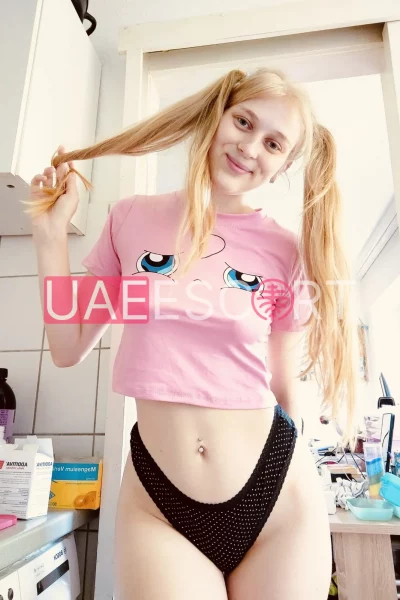 Jolie, bust size D, height 180, weight 68, age 23