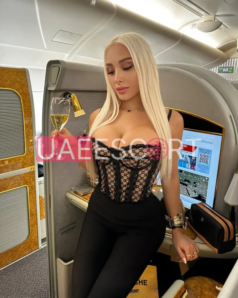 Danielle, bust size D, height 163, weight 56, age 27, photo 8