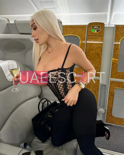 Danielle, bust size D, height 163, weight 56, age 27, photo 9