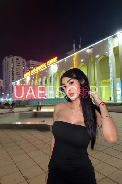 Camila, bust size C, height 154, weight 49, age 24
