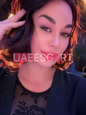 Laura , bust size B, height 170, weight 65, age 29