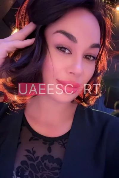 Laura, bust size B, height 170, weight 65, age 29