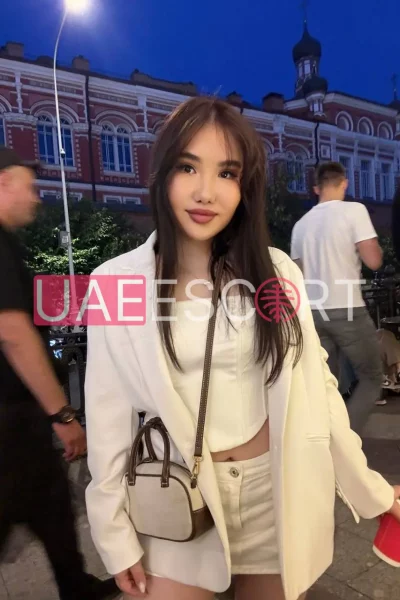 Mia, bust size B, height 164, weight 60, age 24