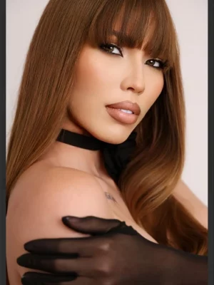 Mariana , bust size D, height 172, weight 69, age 25