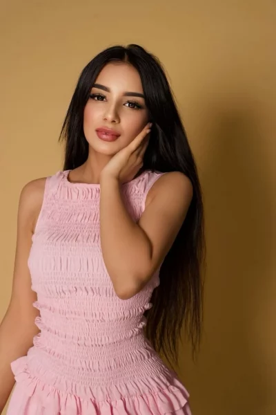 Shirin, bust size A, height 157, weight 50, age 20