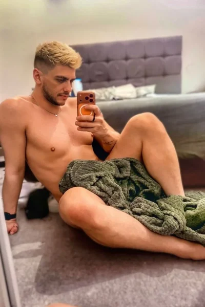 Alberto, bust size , height 185, weight 90, age 32