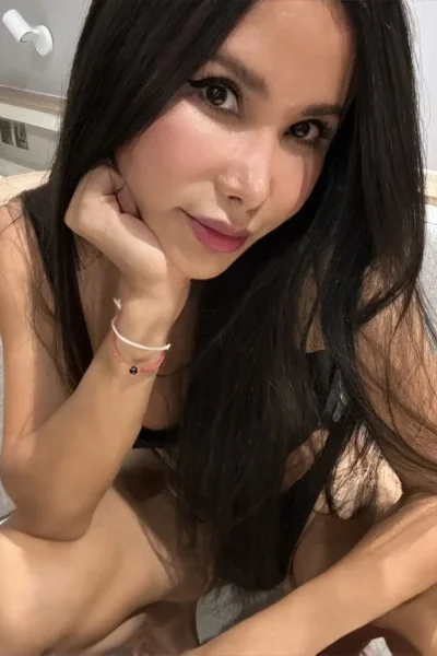 Andrea, bust size C, height 167, weight 68, age 27