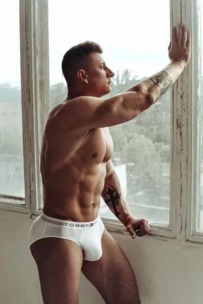 Alessandro, bust size , height 188, weight 98, age 29