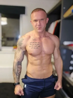 Alonzo, bust size , height 180, weight 90, age 36