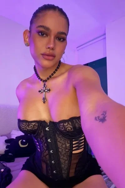 Kelli, bust size C, height 170, weight 63, age 23