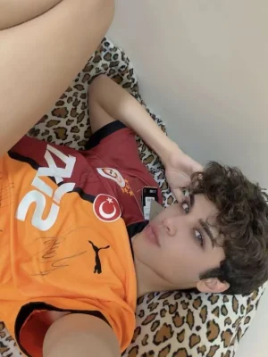 Barry, bust size , height 170, weight 52, age 19