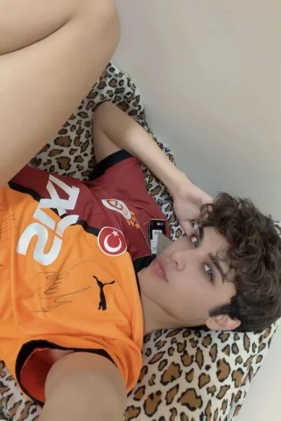 Barry, bust size , height 170, weight 52, age 19