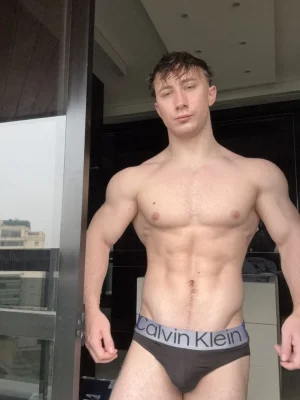 Benjamin, bust size , height 173, weight 88, age 21