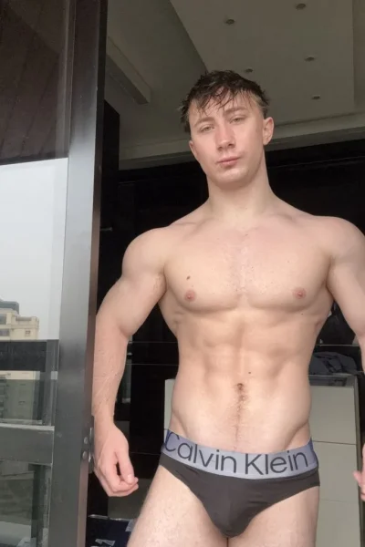 Benjamin, bust size , height 173, weight 88, age 21