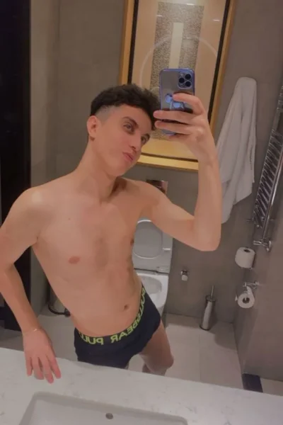 Brandon, bust size , height 180, weight 61, age 20