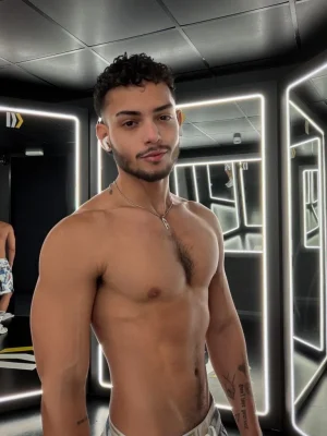Angelo , bust size , height 175, weight 72, age 24