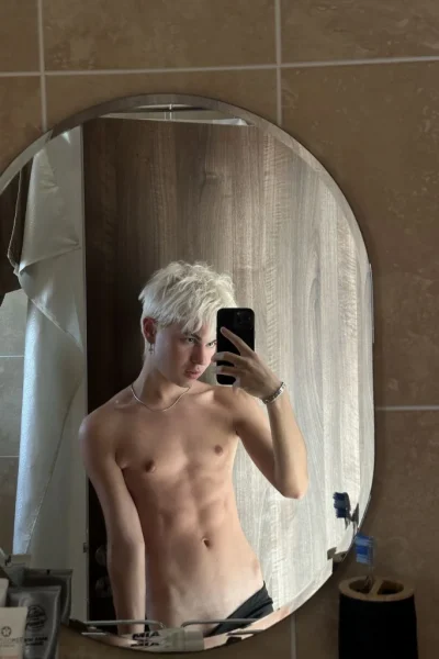 Avan, bust size , height 175, weight 58, age 19