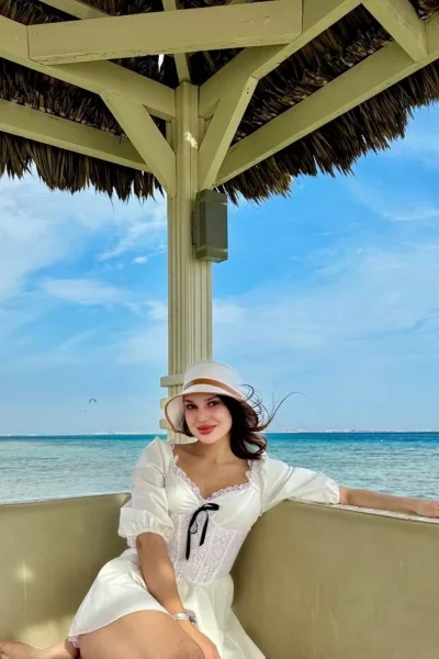 Aina, bust size B, height 178, weight 65, age 27