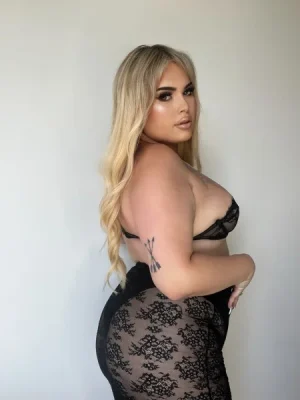 Ally, bust size C, height 180, weight 110, age 25