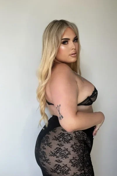 Ally, bust size C, height 180, weight 110, age 25