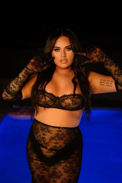 Ally, bust size C, height 180, weight 110, age 25