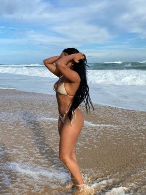 Kelly , bust size B, height 158, weight 58, age 24