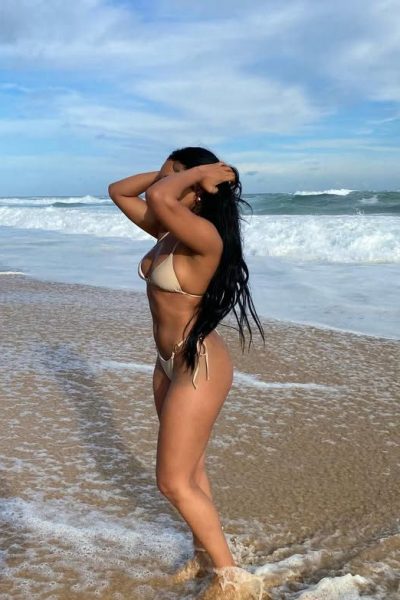 Kelly, bust size B, height 158, weight 58, age 24