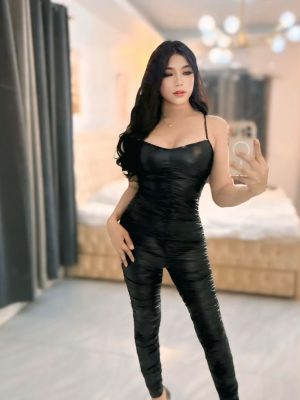 Scarlet Rose , bust size D, height 170, weight 65, age 26