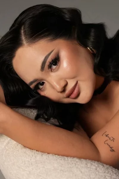 Mariam, bust size B, height 160, weight 72, age 26