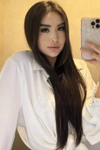 Isabela, bust size C, height 167, weight 55, age 23
