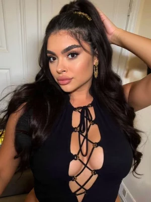 Wanda , bust size D, height 172, weight 70, age 22