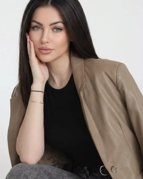 Layla, bust size E, height 175, weight 61, age 34, photo 17
