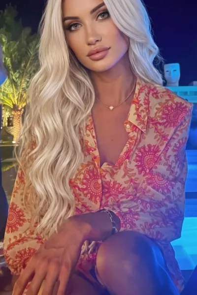 Mahira, bust size B, height 172, weight 59, age 23