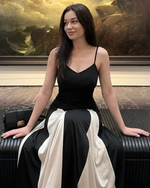 Farah, bust size C, height 167, weight 63, age 33, photo 14