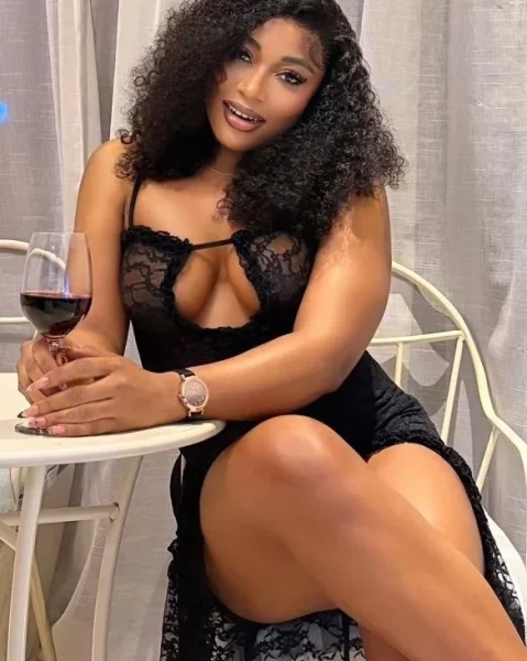 Amira, bust size C, height 168, weight 78, age 25, photo 6