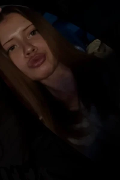 Parisa, bust size B, height 173, weight 51, age 18