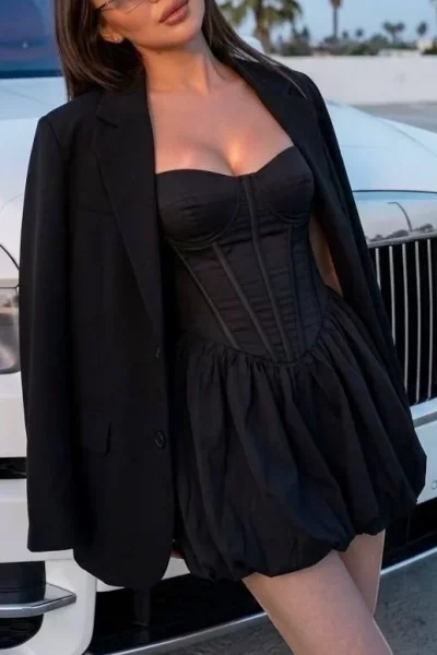 Gabriela, bust size B, height 169, weight 57, age 25
